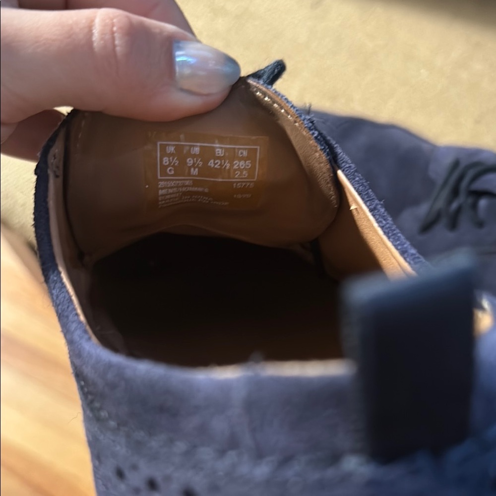 Clarks Blue Oxford Shoes Elegant and Timeless - Picture 3 of 3